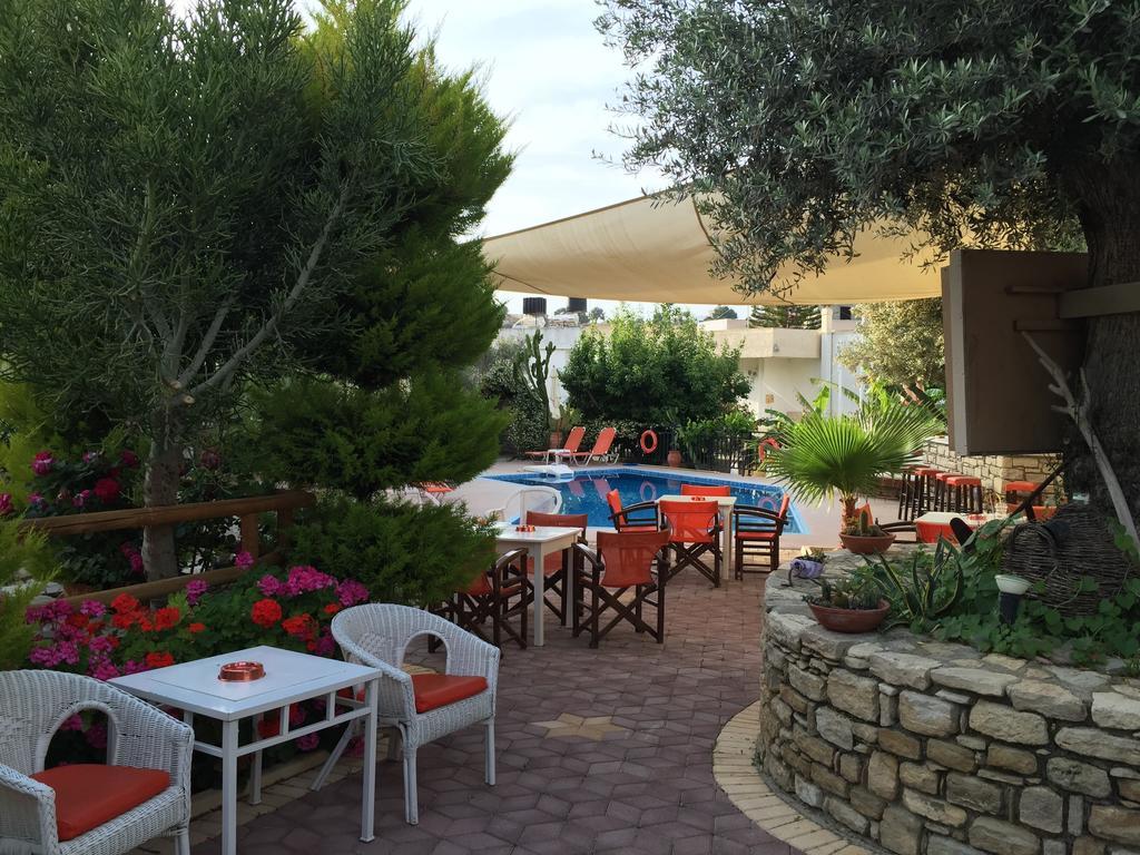 Vrisi Apartments & Villa Pitsidia Exterior foto